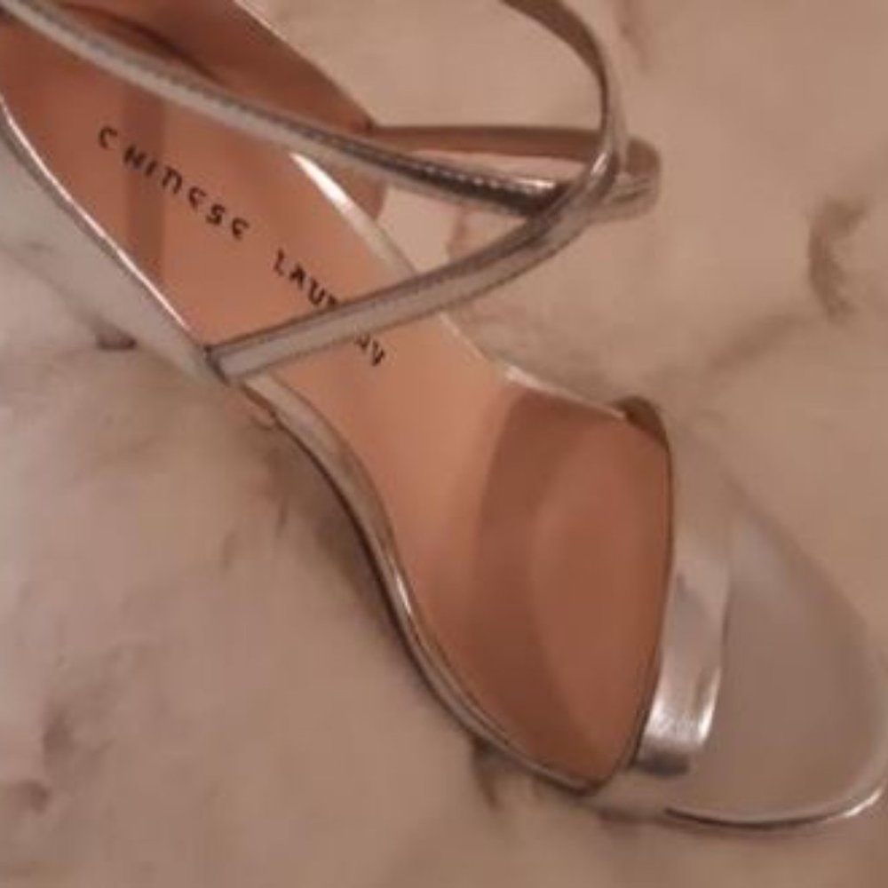 New Chinese Laundry Lavelle Dazzle Metallic Silver Heels , Size 9 US (NWOT) - Picture 2 of 7